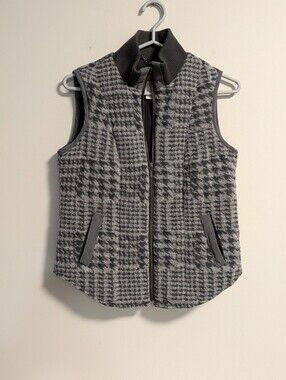 Gray Houndstooth Quilted Vest - Women. Wool Polyester Blend. Outdoors. Quilted.